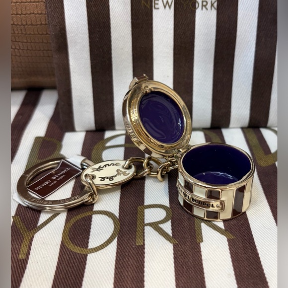 HENRI BENDEL 3/fer Emboss Leather Satchel “LADY WALKING DOG” & NWT Large Key Fob - Picture 6 of 16